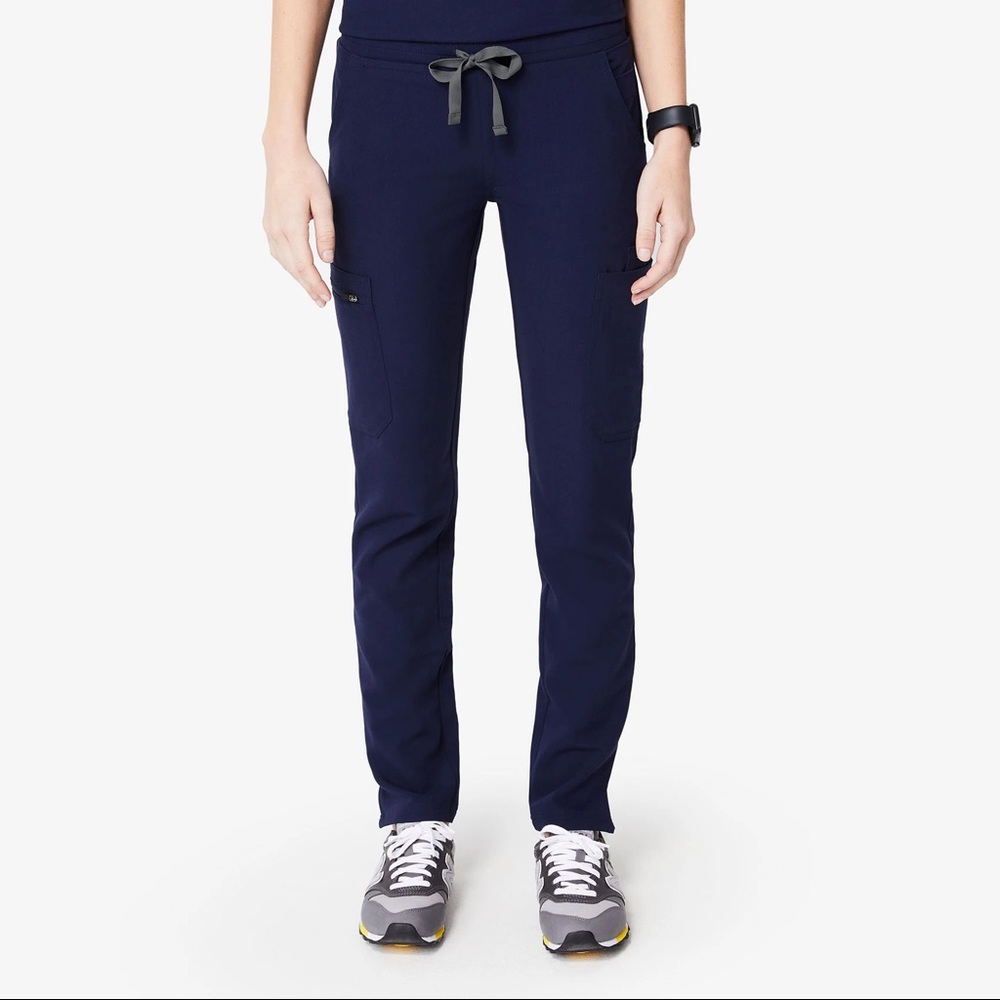 Figs Women’s Yola Skinny Scrub Pant (Navy)
